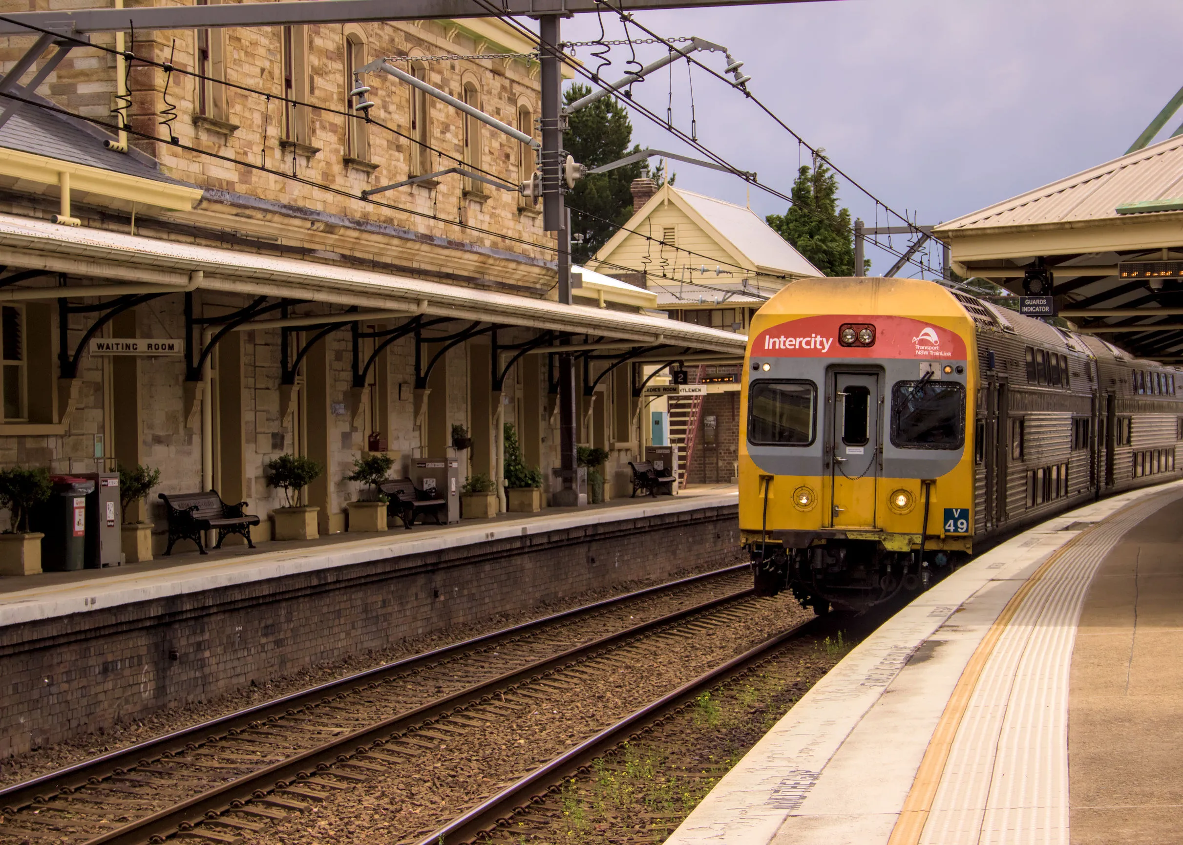 V49 slows into the platform at Mount Victoria on a Central service on an overcast day